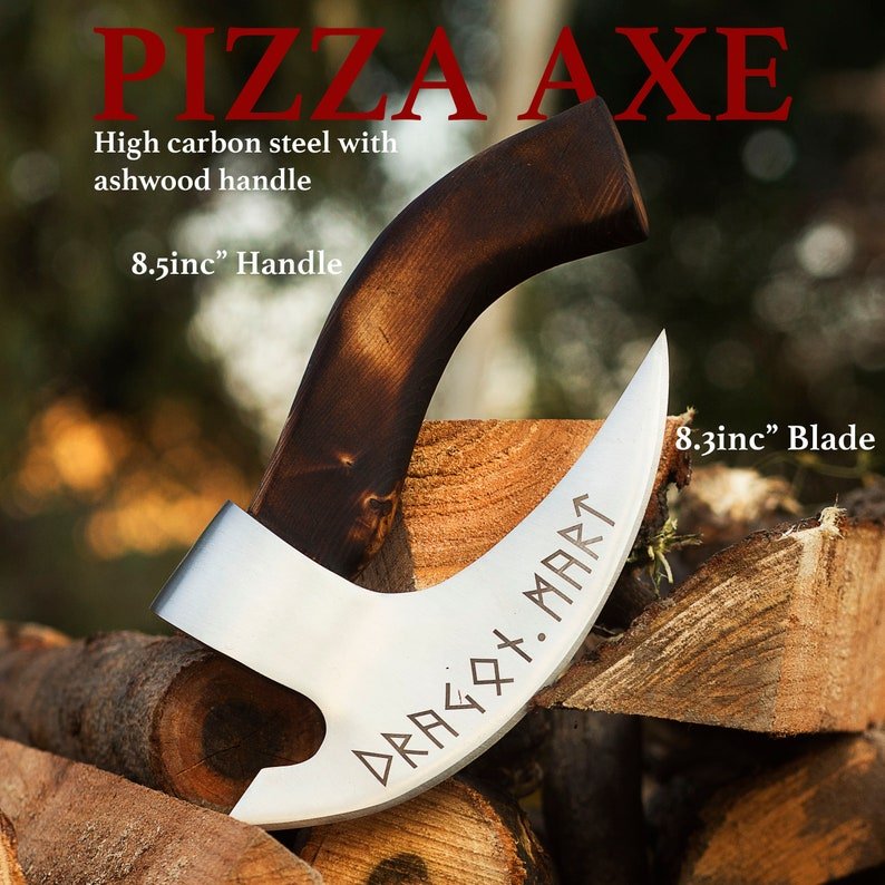 A pizza cutter with a carbon steel blade and an ashwood handle, with the text 'Pizza Axe' and the brand name 'Dary' inscribed on the blade.